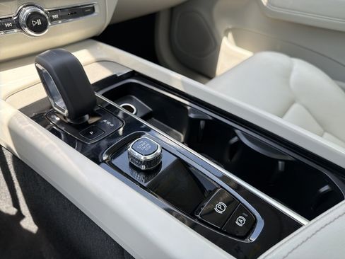 Certified 2023 Volvo XC60 B5 Plus AWD/4WD image 26
