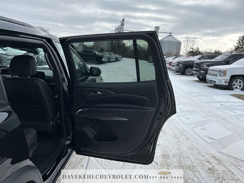 Used 2025 Chevrolet Traverse Z71 w/ Driver Confidence Package image 23