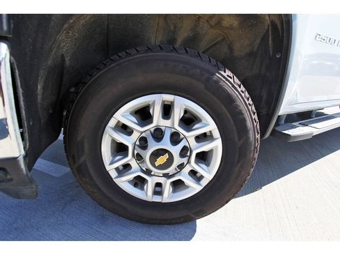 Used 2024 Chevrolet Silverado 2500 LT image 28