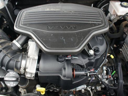 Used 2021 GMC Acadia Denali w/ Denali Technology Package image 29