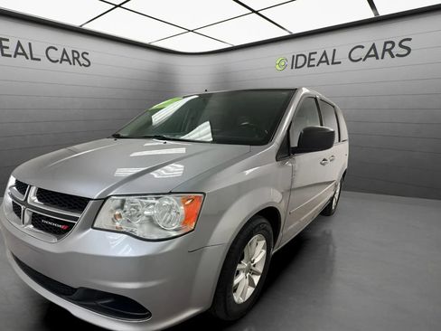 Used 2017 Dodge Grand Caravan SXT w/ Quick Order Package 29G SXT FWD image 1