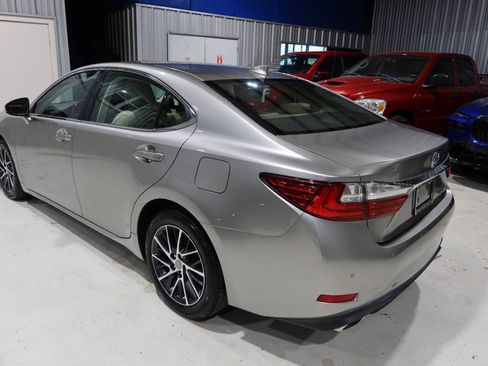 Used 2018 Lexus ES 350 w/ Luxury Package w/Wood Trim FWD image 3