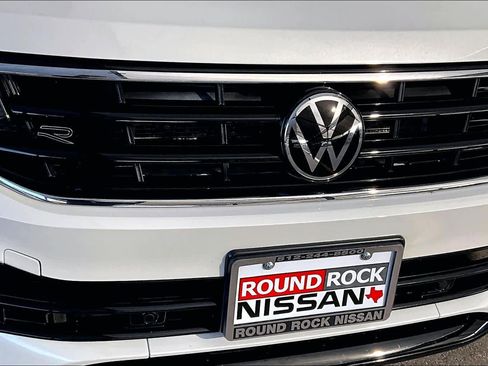 Used 2023 Volkswagen Tiguan SE R-Line image 28