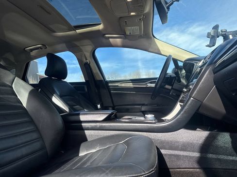 Used 2018 Ford Fusion SE w/ Fusion SE Technology Package FWD image 12