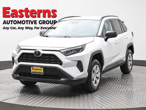 Used 2021 Toyota RAV4 LE FWD image 1