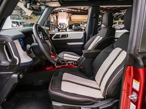 Used 2025 Ford Bronco Heritage Edition image 16