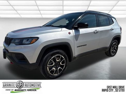 Used 2024 Jeep Compass Trailhawk AWD/4WD image 1