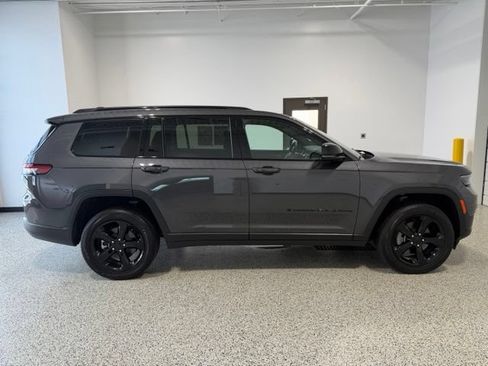 Used 2024 Jeep Grand Cherokee L Altitude AWD/4WD image 36