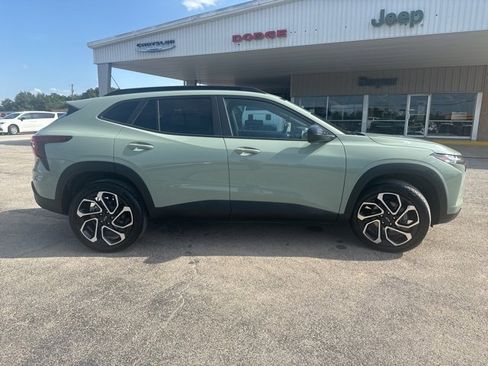 Used 2024 Chevrolet Trax RS w/ Driver Confidence Package image 8