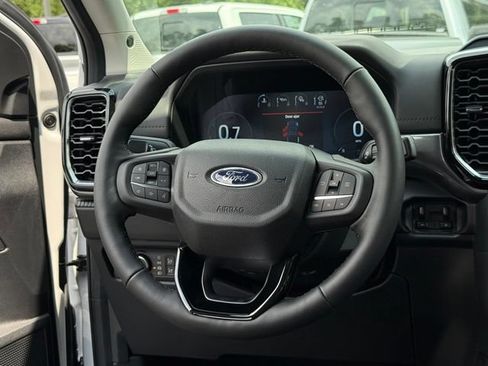 New 2026 Ford Ranger Lariat w/ Black Appearance Package AWD/4WD image 8