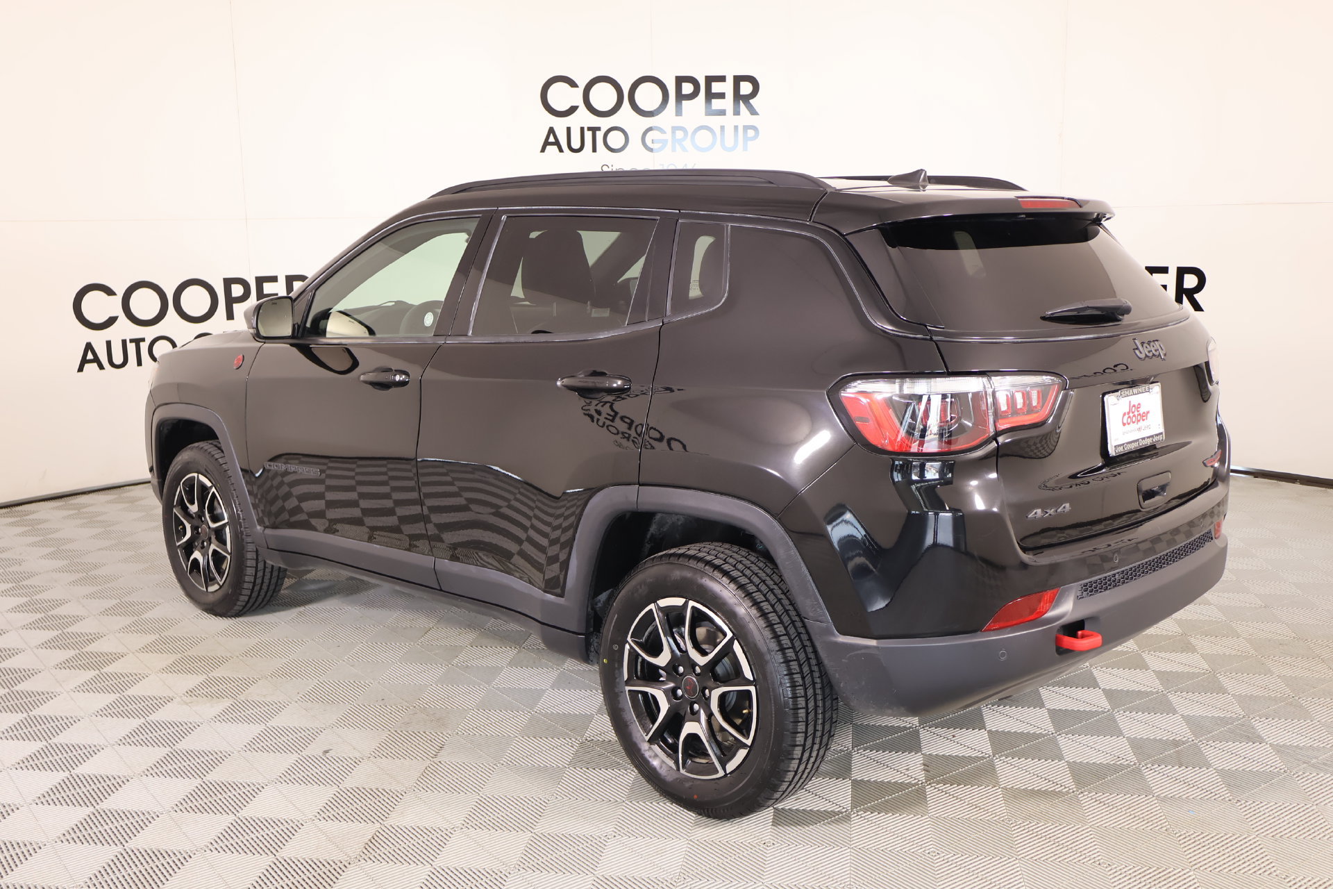 Used 2025 Jeep Compass Trailhawk AWD/4WD image 21