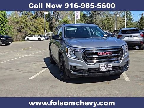 Used 2024 GMC Terrain AT4 image 3