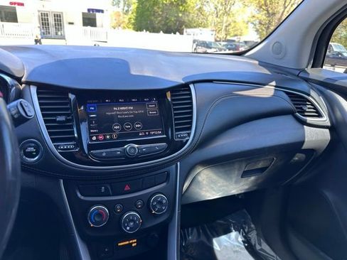 Used 2021 Chevrolet Trax LT w/ Sport Edition image 13