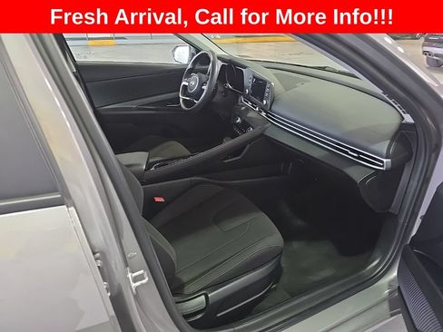 Used 2022 Hyundai Elantra Blue FWD image 11
