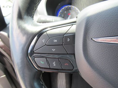 Used 2020 Chrysler Pacifica Touring-L w/ S Appearance Package FWD image 21