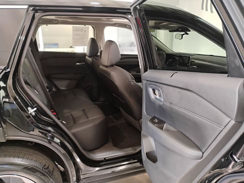 Used 2024 Nissan Rogue SV w/ SV Premium Package FWD image 15