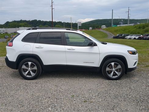 Used 2022 Jeep Cherokee Limited image 2