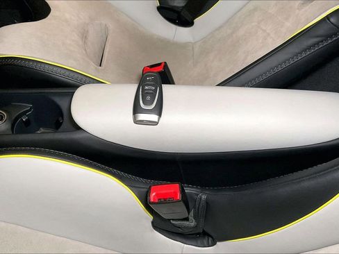 Used 2023 McLaren Artura RWD image 21
