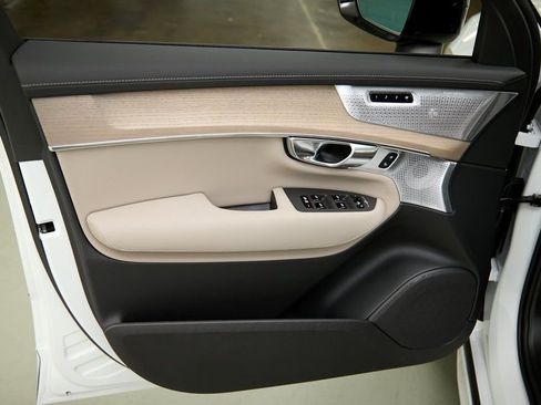 New 2026 Volvo XC90 B6 Ultra w/ Lounge Package image 9