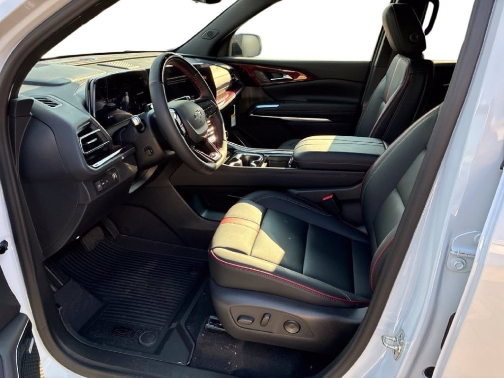 New 2027 Chevrolet Traverse RS w/ LPO, Floor Liner Package FWD image 20