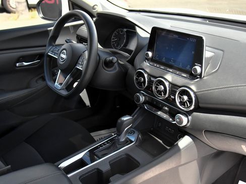 Used 2025 Nissan Sentra SV image 38