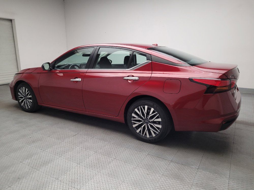 Used 2025 Nissan Altima 2.5 SV FWD image 3