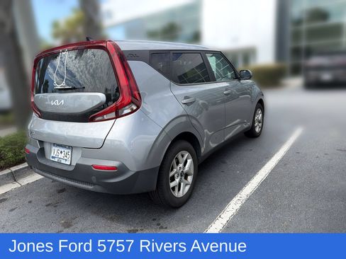 Used 2022 Kia Soul LX w/ Technology Package FWD image 3