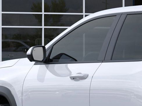 New 2025 Chevrolet Equinox LT w/ Safety and Technology Package FWD image 13