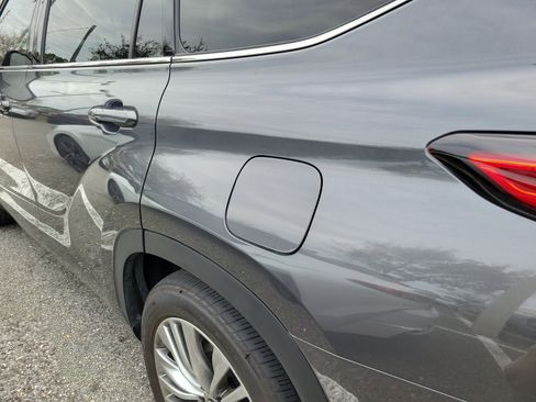 Used 2023 Toyota Highlander Platinum image 25