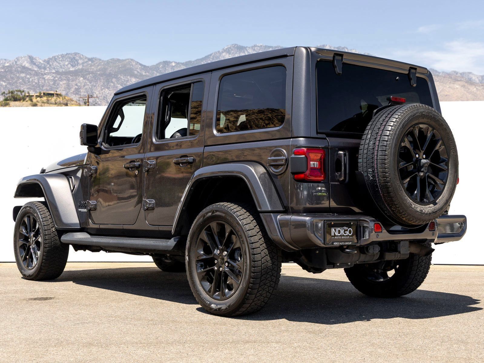 Used 2021 Jeep Wrangler Unlimited Sahara AWD/4WD image 4