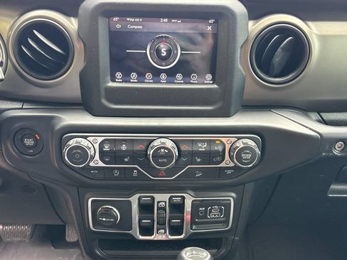 Used 2018 Jeep Wrangler Unlimited Sport S AWD/4WD image 23