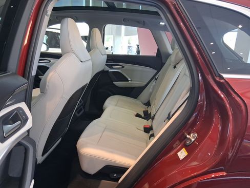 Used 2025 Audi Q5 Premium Plus image 11