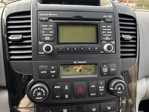 Used 2012 Kia Sedona EX w/ Luxury Pkg FWD image 25