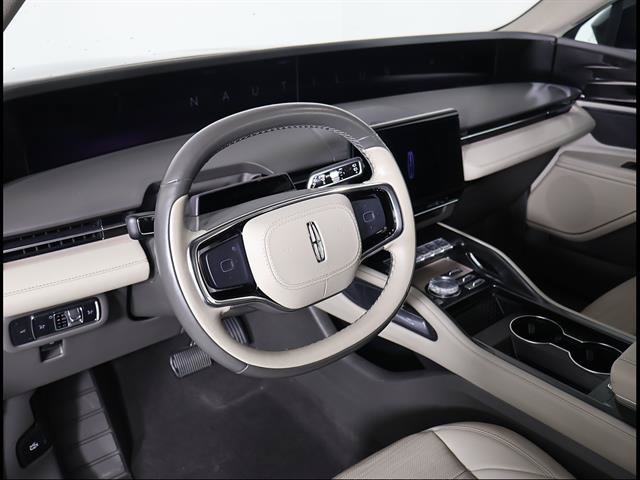 Used 2024 Lincoln Nautilus Reserve AWD/4WD image 6