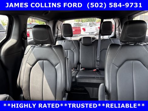 Used 2025 Chrysler Pacifica Select FWD image 37