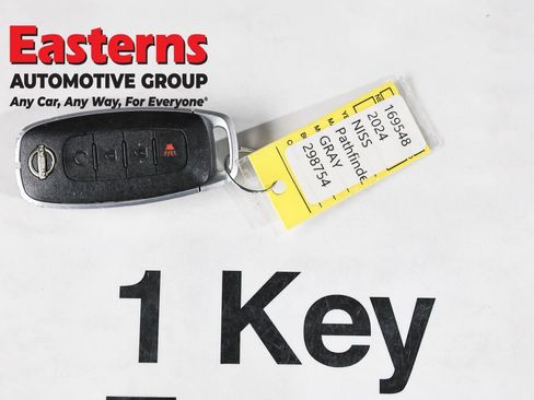 Used 2024 Nissan Pathfinder SV image 24