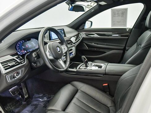 Certified 2022 BMW 740i w/ M Sport Package image 20