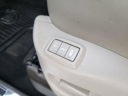 Used 2014 Cadillac SRX Luxury image 16