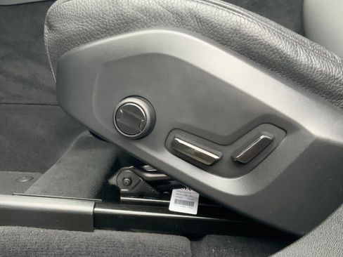 Used 2025 Volvo XC60 B5 Plus image 18