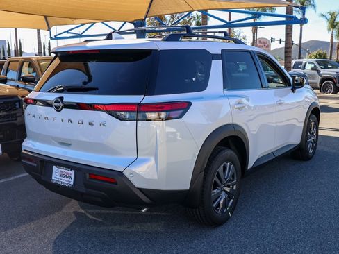 New 2025 Nissan Pathfinder SV image 4