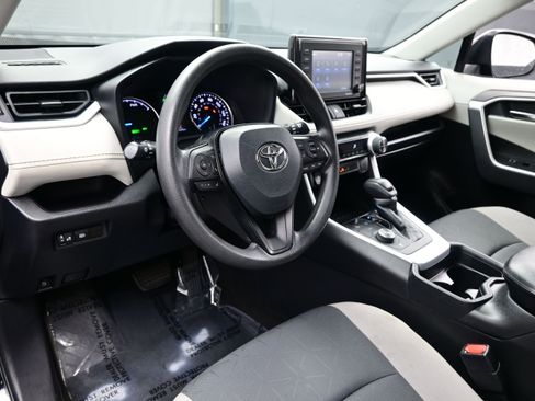 Used 2021 Toyota RAV4 XLE AWD/4WD image 13