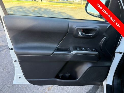 Used 2023 Toyota Tacoma TRD Off-Road image 10