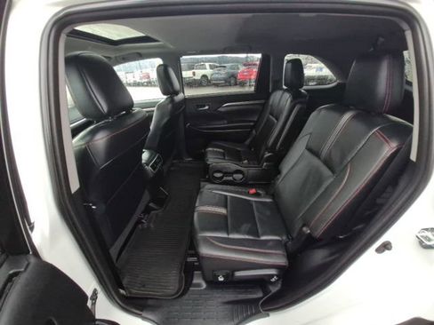 Used 2019 Toyota Highlander SE image 10
