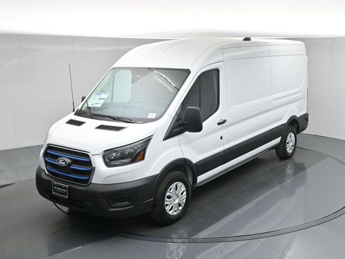 New 2026 Ford E-Transit 148 Medium Roof w/ Load Area Protection Package RWD image 31