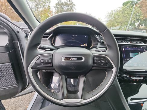 Certified 2023 Jeep Grand Cherokee L Laredo image 11