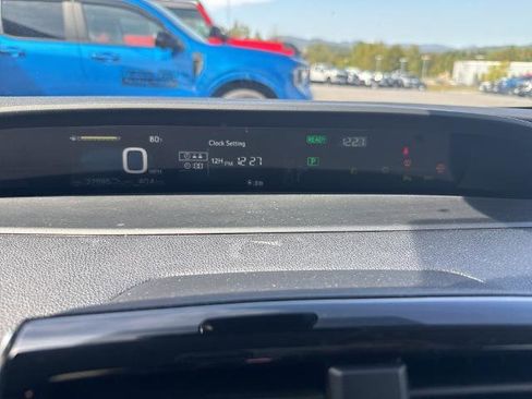 Used 2020 Toyota Prius LE image 12