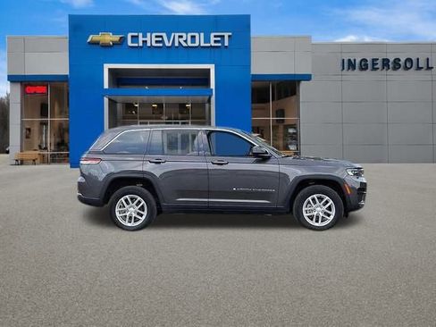 Used 2023 Jeep Grand Cherokee Laredo image 19