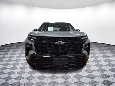 Used 2024 Chevrolet Traverse RS image 3