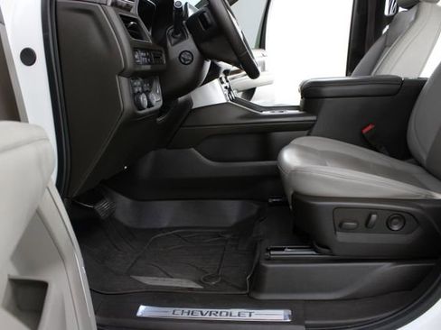 Used 2023 Chevrolet Tahoe Z71 w/ Luxury Package AWD/4WD image 19