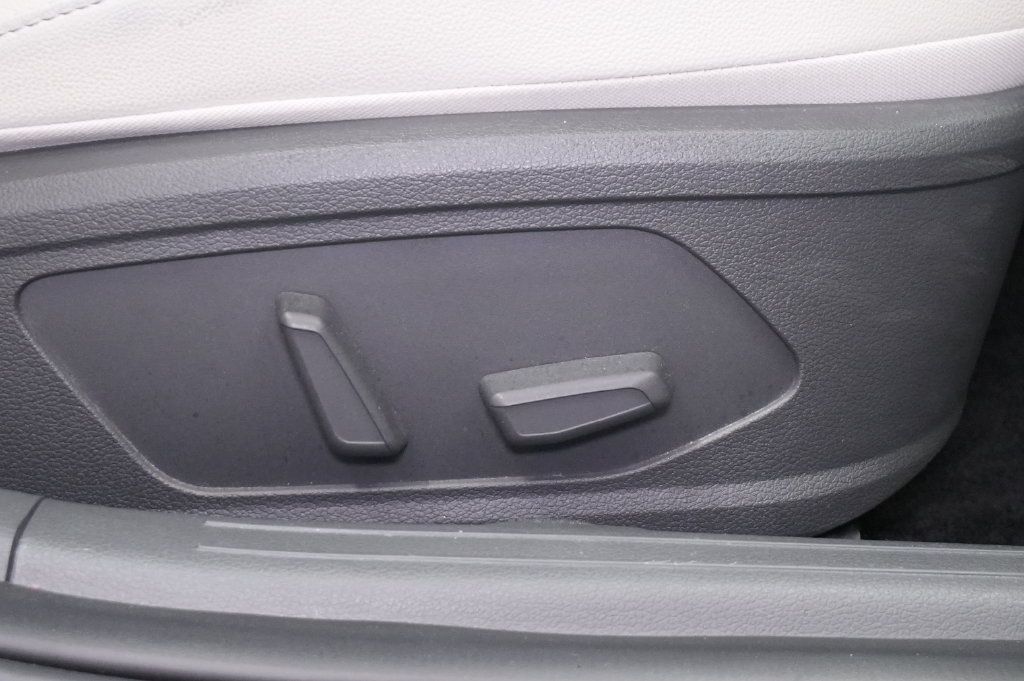 Used 2025 Hyundai Sonata Limited FWD image 30